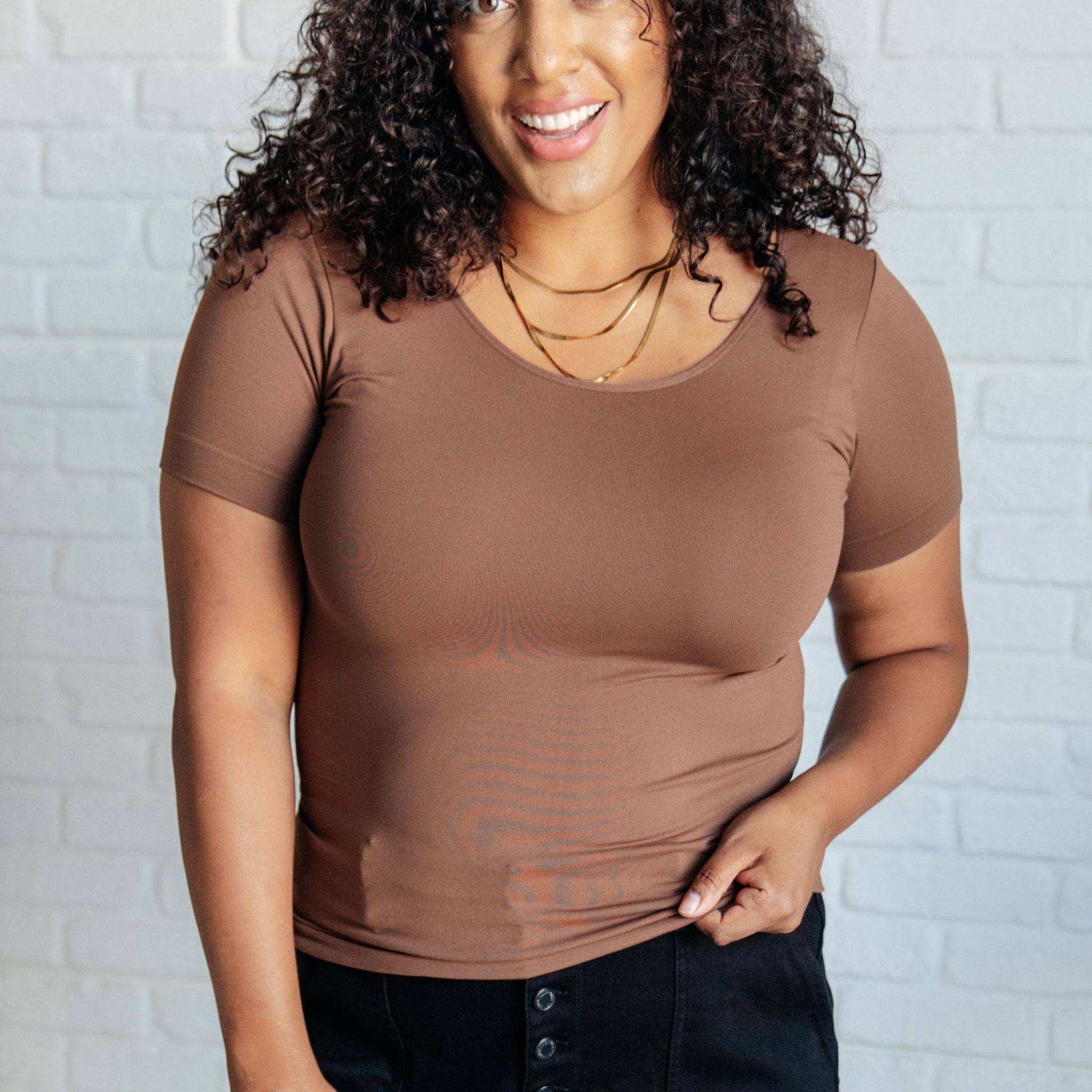 Everyday Scoop Neck Short Sleeve Top in Coffee