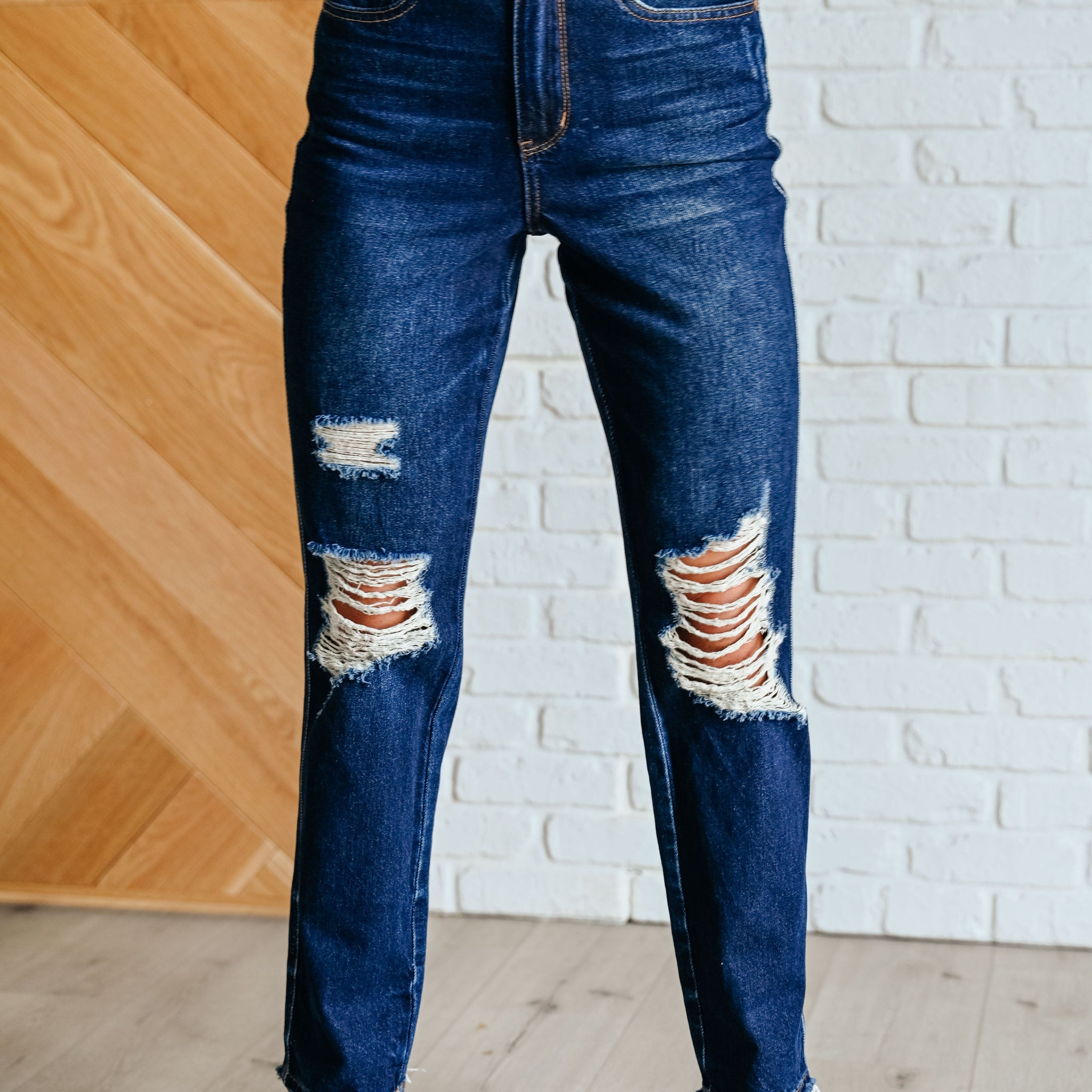 Judy Blue Montana High Rise Rigid Magic Distressed Straight Jeans